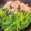 【ニラ大量消費】シンプル味付けでニラ玉豚炒めの工程3