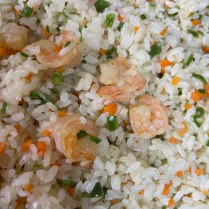 962565の作ってみた!投稿(残りご飯で簡単本格的！バター香る【海老ピラフ】)