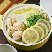 【たっぷり野菜入り鶏団子のさっぱりレモン塩鍋】