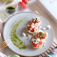 バジルソースが決め手！【ベーコントマトのおもてなしパイ】