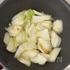 白菜と豚こま《やみつき♡にんにく味噌炒め》の工程2