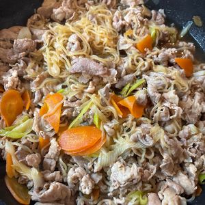 Chiho mamaの作ってみた!投稿(ワンパン10分！【豚こま肉と白滝のすき煮】時短で味染み♩)