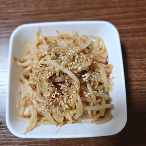 とももの作ってみた!投稿(5分で完成！ご飯がすすむ【もやしのキムチナムル】)
