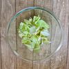 レンジで簡単！シャキッと野菜【梅ゆかりのささみ和え】副菜に◎の工程2
