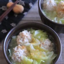 オカズにもなる!【肉団子·キャベツの味噌汁】