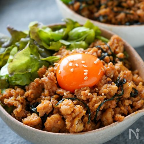 激うま5分♡ご飯進む『鶏ひき肉の旨辛味噌丼』男子ウケ抜群♪