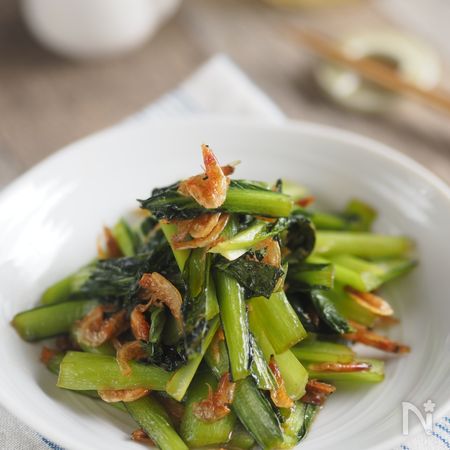 5分でおつまみ 桜海老と小松菜のバターしょうゆ炒め By むっちん 横田睦美 レシピサイト Nadia ナディア プロの料理 家のおいしいレシピ