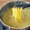 切って♪茹でて♪和えただけ
ちりめんバター醤油のご褒美パスタの工程1