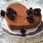 キャラメルアーモンドのハートチョコケーキ