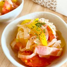 【パプリカとベーコンで彩り◎】トマトと玉ねぎのマリネ