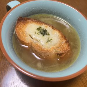 ぴよの作ってみた!投稿(【簡単オニオングラタンスープ】のせるだけ♡オーブン要らず！)