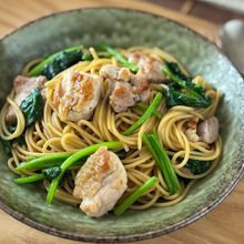 鶏肉とほうれん草のバタぽんパスタ