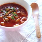 根菜と大豆の食べるトマトスープ