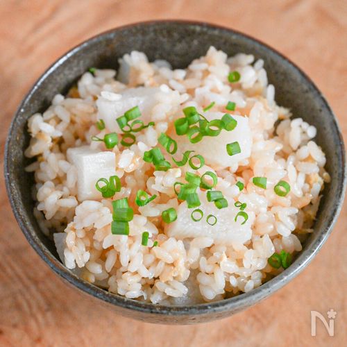メイン具材はひとつ!長芋と油揚げの炊き込みごはん