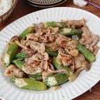 【豚バラとオクラのにんにくマヨポン炒め】こってり美味しい♪