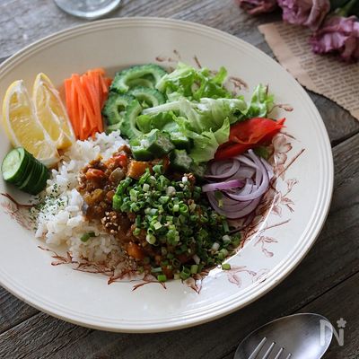 ソースが隠し味♡こどもが喜ぶ【夏野菜カレー】でカフェごはん
