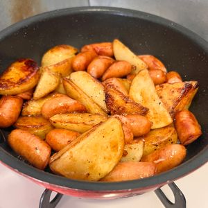 めめの作ってみた!投稿(フライパン10分！【ソーセージ×じゃがいもガリバタ醤油炒め】)