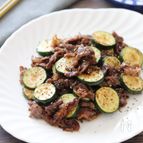 【牛こまとズッキーニのオイスター炒め】簡単10分おかず♪