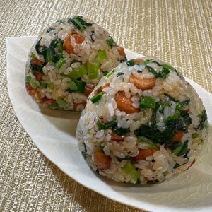 楽ラク手抜キッチン🐶🐾の作ってみた!投稿(子どもが喜ぶ！ソーセージと小松菜のおにぎり)
