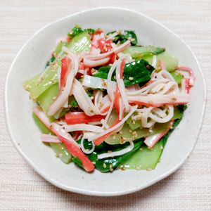 よっこの作ってみた!投稿(レンジで2分！チンゲン菜とカニカマの旨塩和え)
