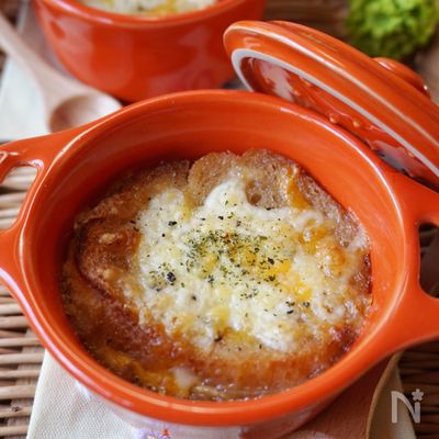 アツアツが嬉しい！オニオングラタンスープ
