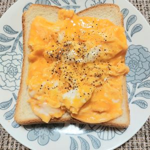 よっこの作ってみた!投稿(【cafeのような】
とろ〜りたまごのマヨチーズトースト)