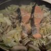 【ワンパン15分】味噌マヨがたまらない！鮭のちゃんちゃん焼きの工程3