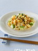 たまごとアボカドの洋風ラーメンサラダ