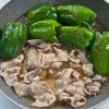 煮汁までおいしい♪【まるごとピーマンと豚こまの甘辛煮】の工程4