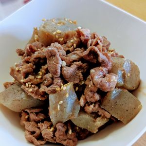 まゆのの作ってみた!投稿(【牛こまとこんにゃくの甘酢みそ炒め】スタミナ１０分おかず♪)