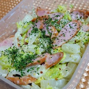 ヴェルの作ってみた!投稿(白菜消費✨白菜とウインナーのからしマヨネーズ和え😋🥗)
