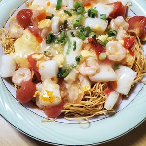 週一だけは頑張ります💦の作ってみた!投稿(【えびとトマトの皿うどん】酸辣湯風！食材3つでやみつき！)