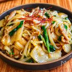 【豚バラニラもやしのオイスター炒め】ご飯が進むガッツリおかず