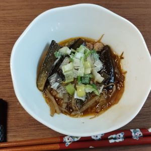 ゆの作ってみた!投稿(行列の定食屋さんの🍚なすともやしの和風そぼろあんかけ🤩)