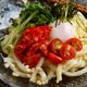 まぜて、冷やして、のせるだけ『ツルっと、ピリ辛冷やしうどん』