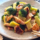 鶏むね肉とブロッコリーの白だしレモン和え/塩こうじでしっとり