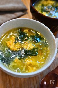 鍋ひとつ♪鶏ガラスープで簡単！玉ねぎとわかめの卵スープ