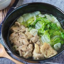 ほっこりあったか♡鶏もも肉と白菜のにんにく入り旨だし煮