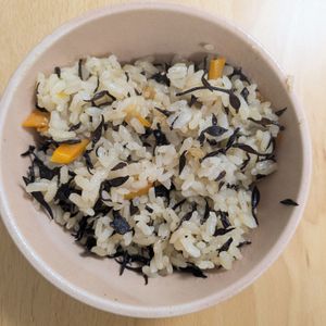 ゆいの作ってみた!投稿(【ひじきと人参のだし炊き込みご飯】食材２つで簡単和ごはん♪)