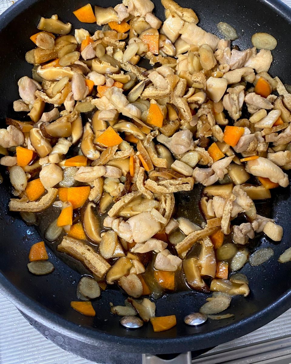 鶏五目おこわ】炊飯器で♪もちもちご飯が大人気◎お祝いに◎ | レシピ