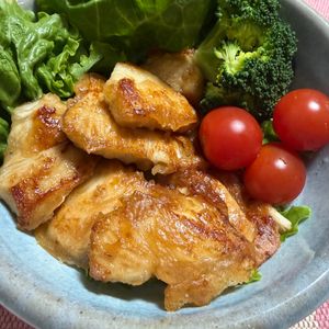 ゆっこの作ってみた!投稿(焼くだけ簡単！【鶏むね肉のガーリック醤油】しっとりコクうま♡)