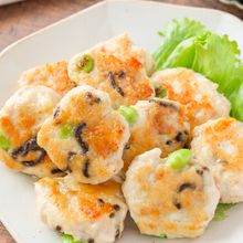 混ぜて焼くだけ！【枝豆と塩昆布チーズのつくね】