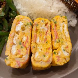 mi-koの作ってみた!投稿(彩り可愛い♡簡単節約副菜♪『かにかまとねぎの出汁巻き』)