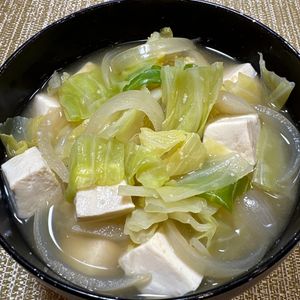 楽ラク手抜キッチン🐶🐾の作ってみた!投稿(玉ねぎとキャベツと豆腐の味噌汁)