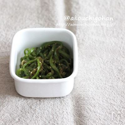 おつまみにもお弁当にも♡旨みたっぷりピーマンのとろろ昆布炒め