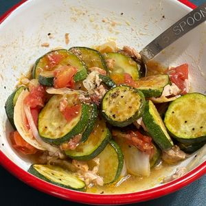 あなぼんごはんの作ってみた!投稿(旨味がじゅわ〜『ズッキーニとトマトのデリ風♡焼きツナマリネ』)