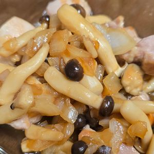 月雪由翔の作ってみた!投稿(ご飯がすすむ!きのこと玉ねぎの和風ソースチキン)