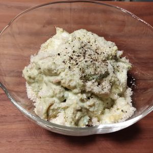 ゆの作ってみた!投稿(【簡単卵のアボカドマヨサラダ】粉チーズでコクアップ♡時短♪)
