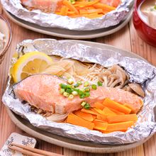 【鮭ときのこのホイル焼き】フライパンで♬包んで蒸すだけ!