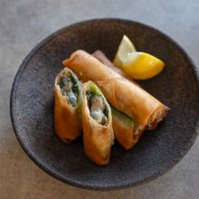 ザクっじゅわ〜【牡蠣と旬野菜の塩麹春巻き】